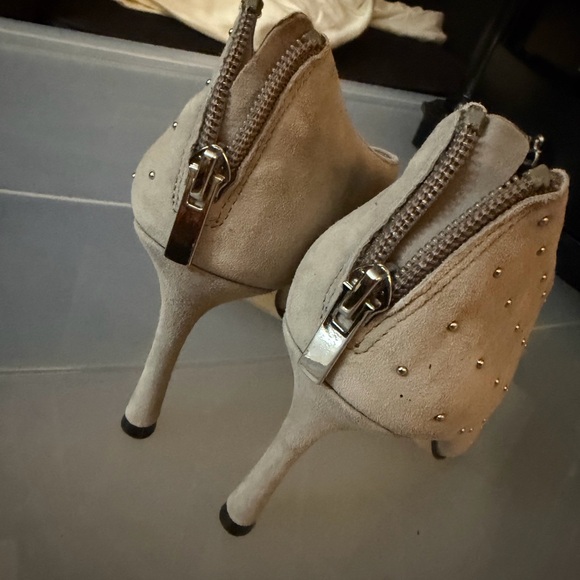 Lord & Taylor Heels - Picture 3 of 4